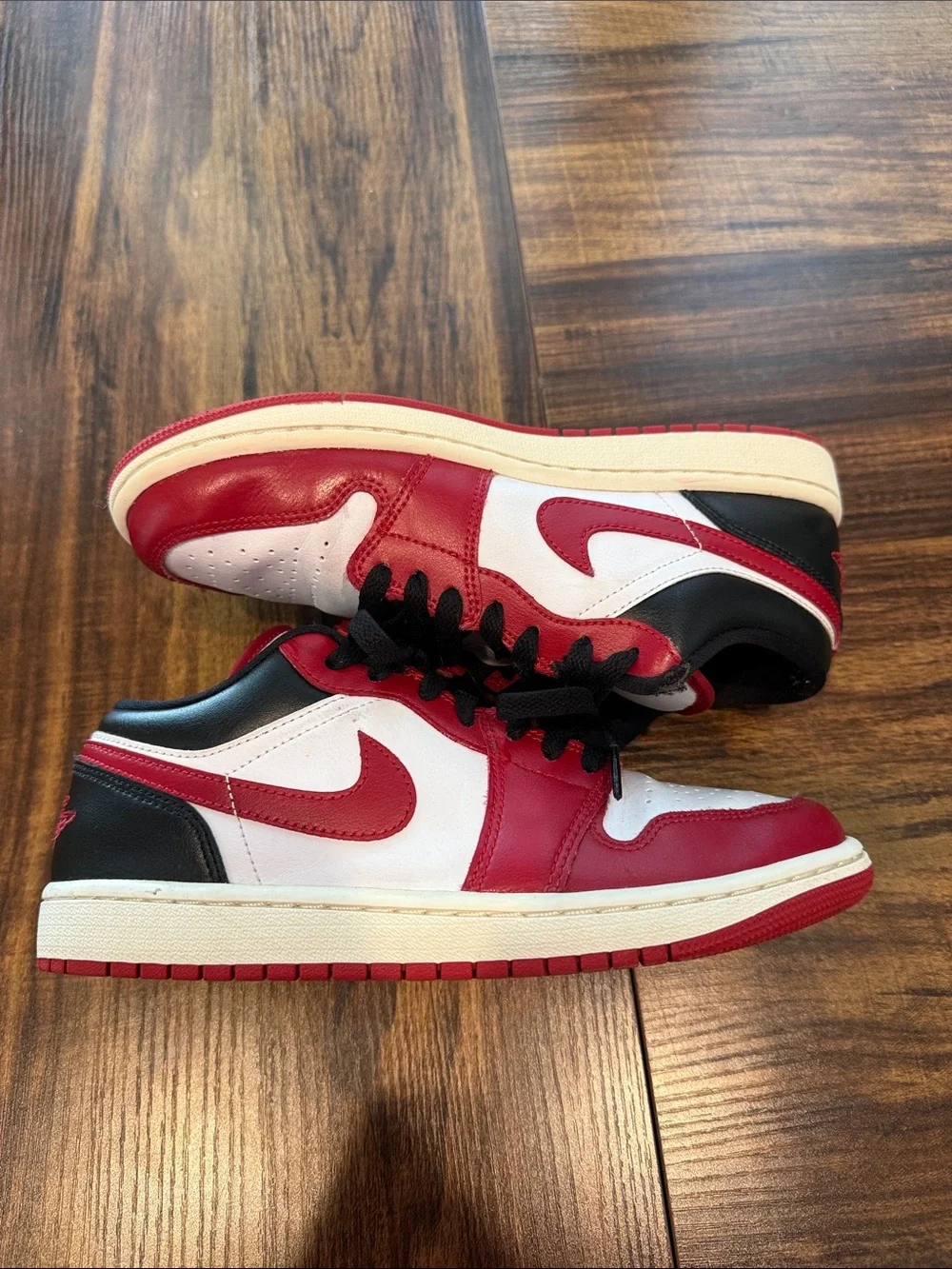 Nike womens Low-Top Sneaker in Red/White/Black - Picture 3 of 3